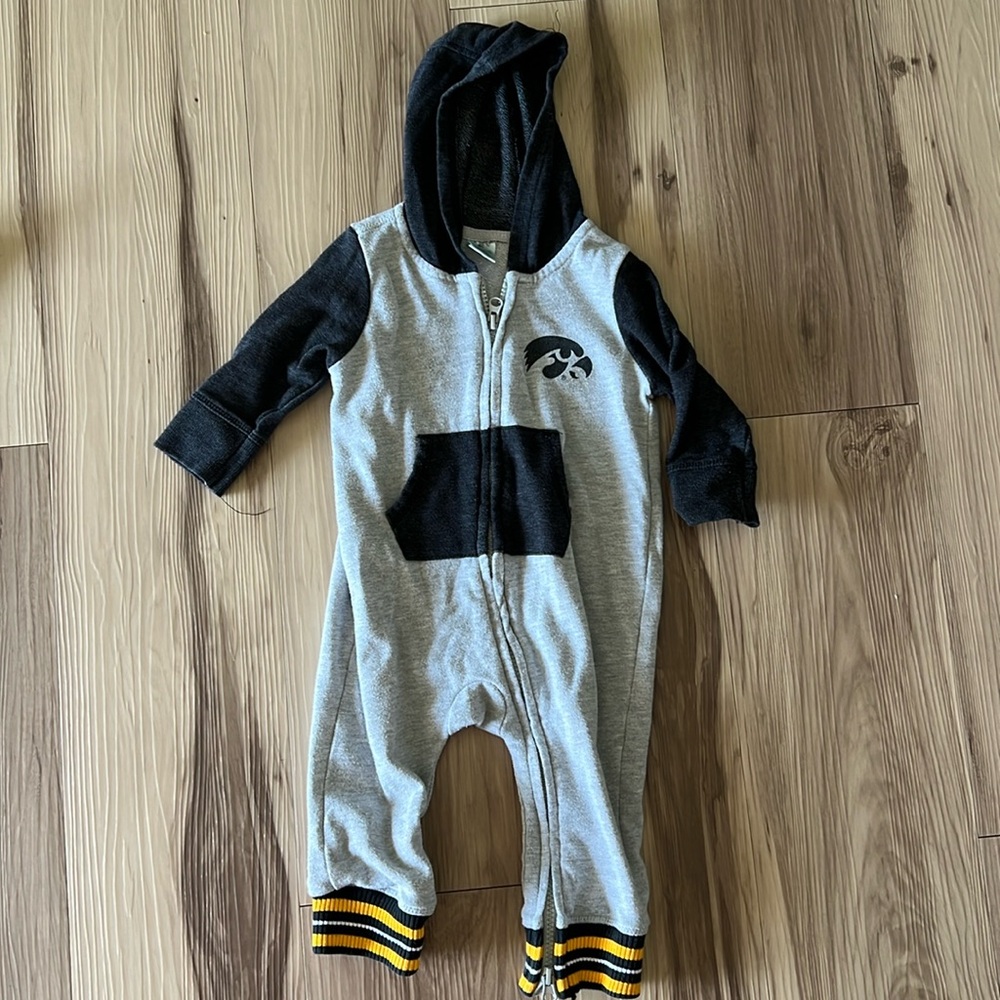 Iowa Hawkeye outfit